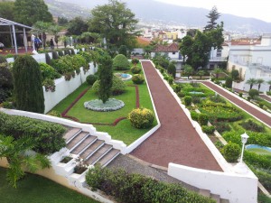 Сад расположен на склоне